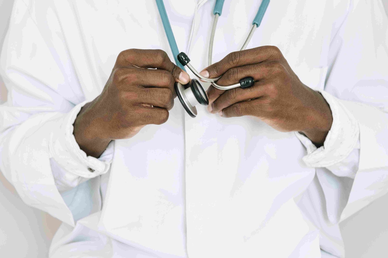 Kranus Edera: doctor with device around his neck