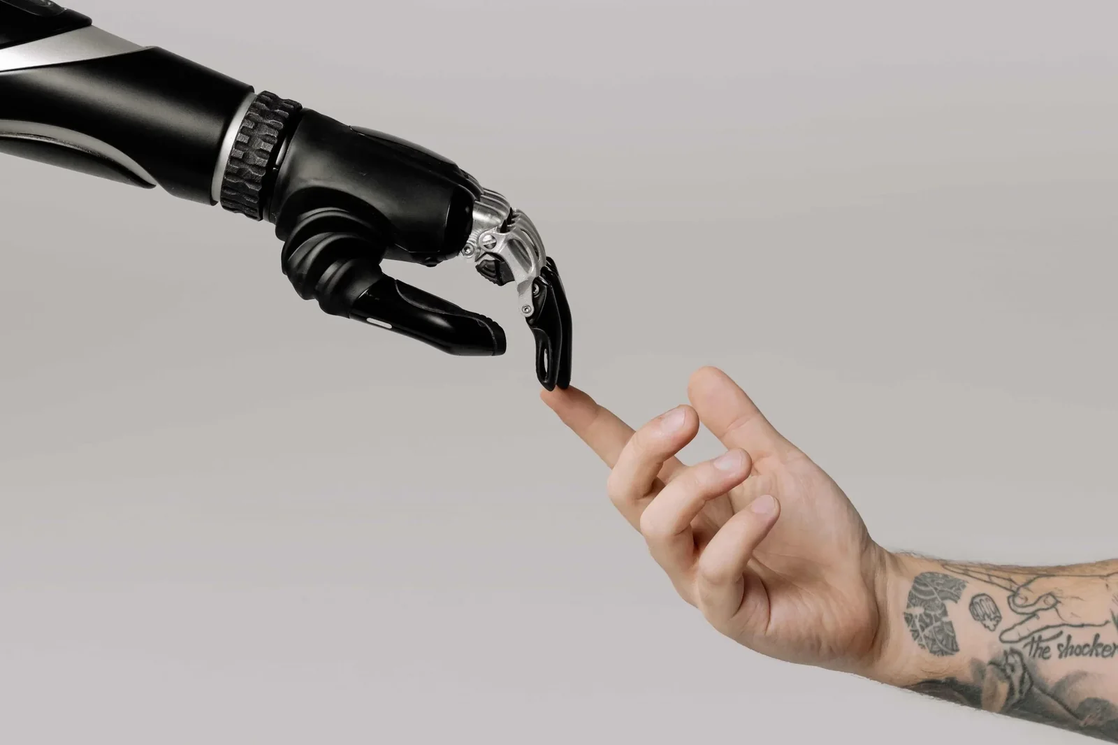 Kranus Edera Roboter Hand Mensch