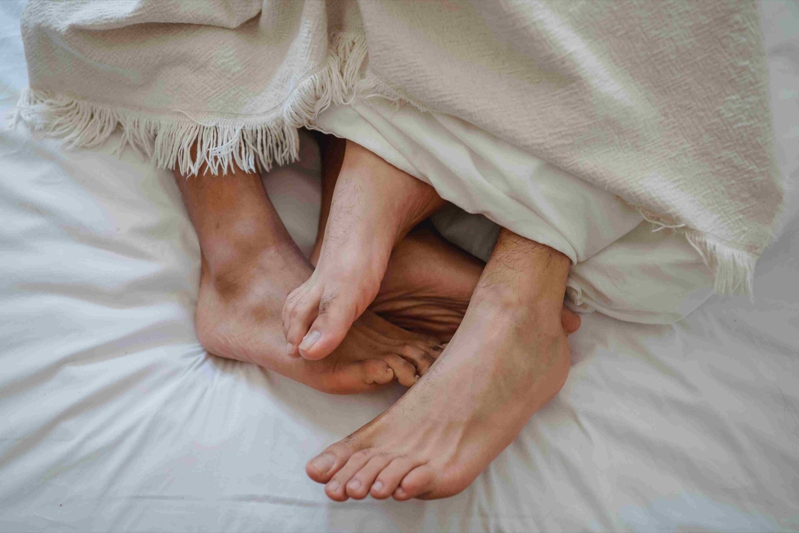 Kranus Edera: couple in bed